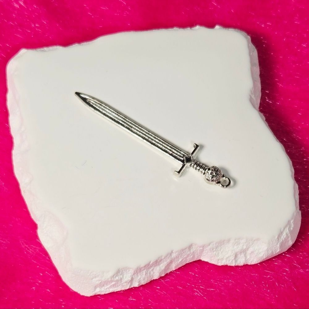Mini Cat Head Dagger – Silver Metal Decorative Sword | Doll & Diorama Decor